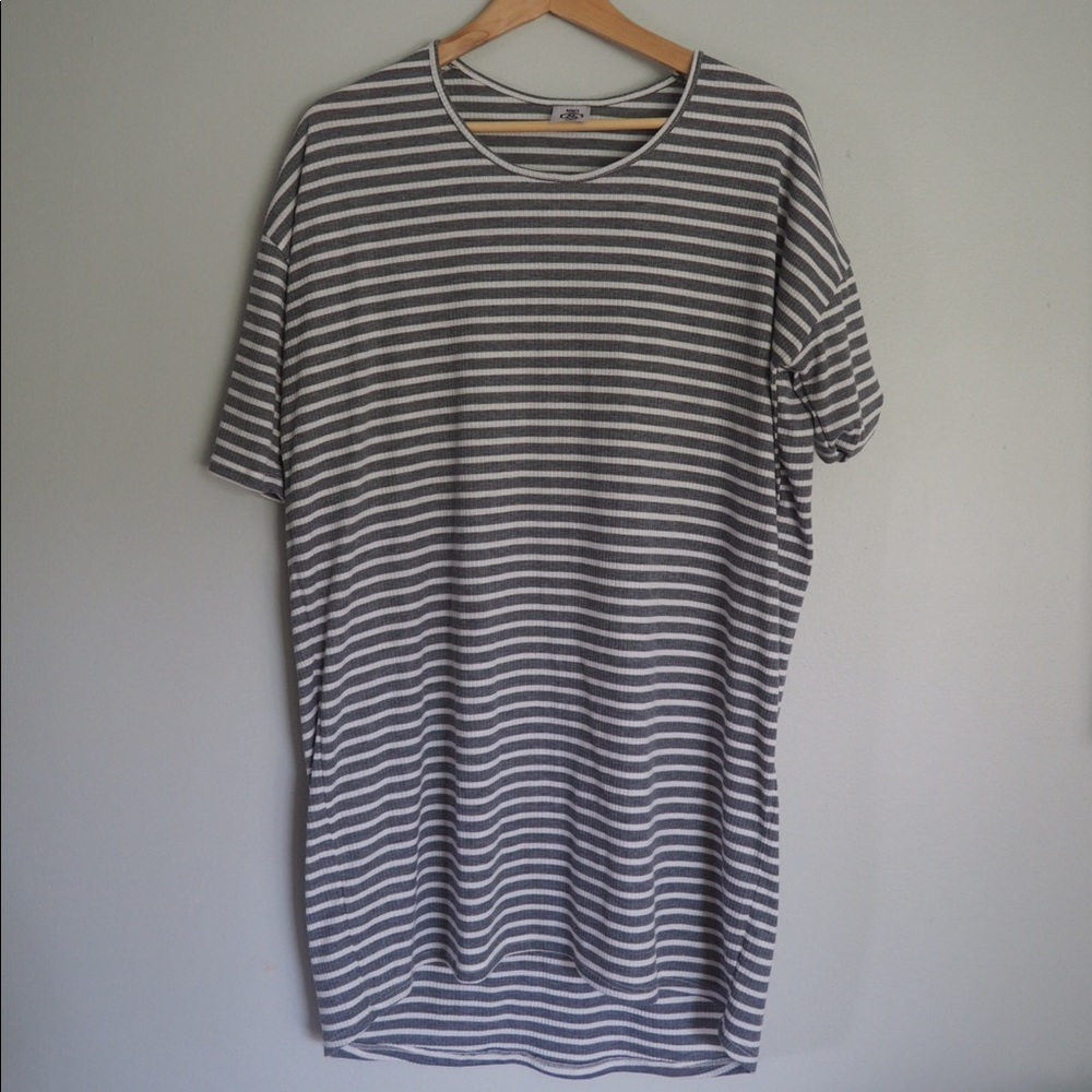 Agnes & Dora Medium-T - Grey and White Stripes